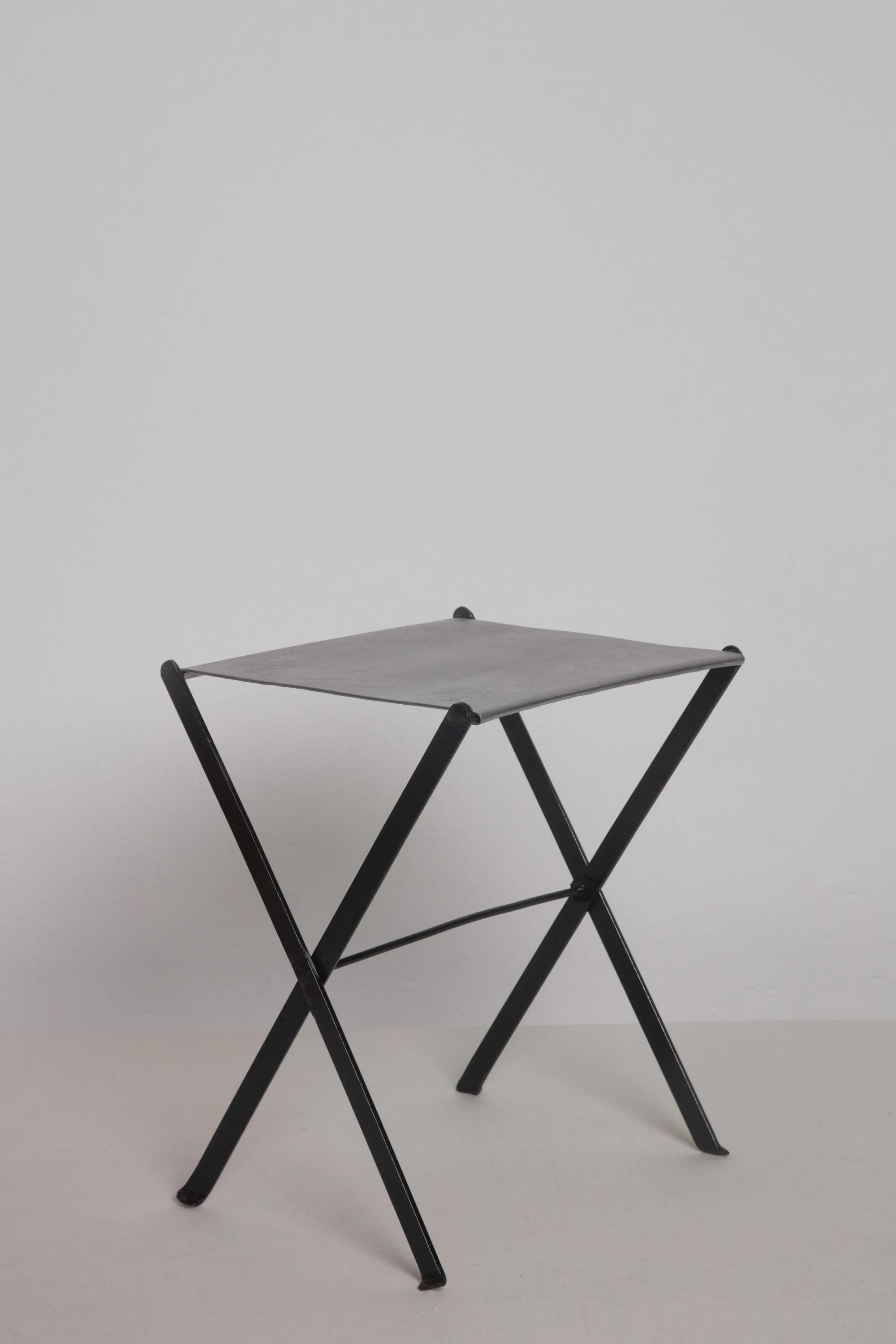 Folding Mona Table